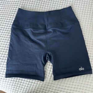Alo Yoga Biker Short Size S (2-4)